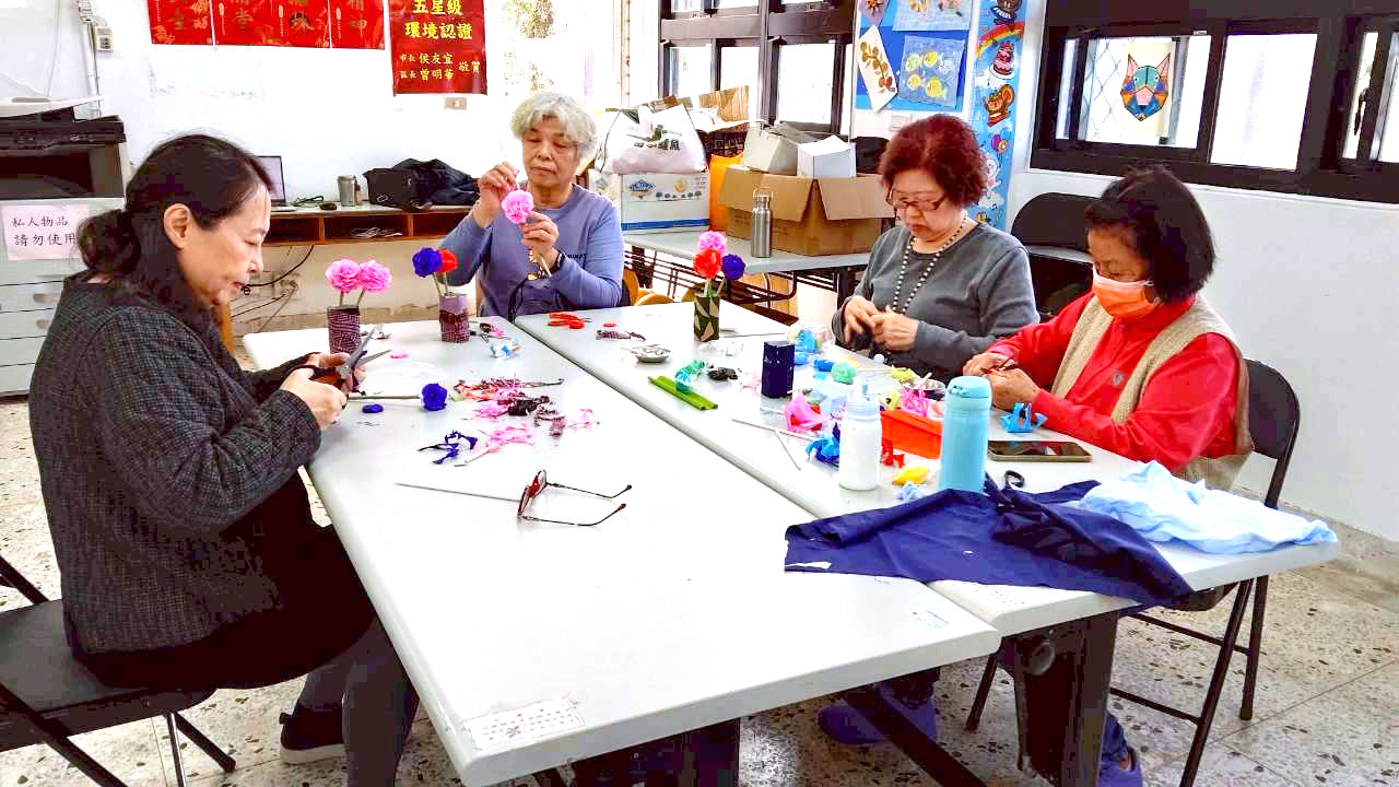 馨窩長著關懷據點石門茂林站【摺出心花開】115-03-17